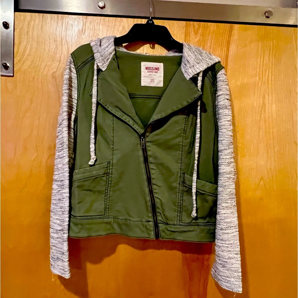Mossimo XL army green body with gray long sleeves jacket